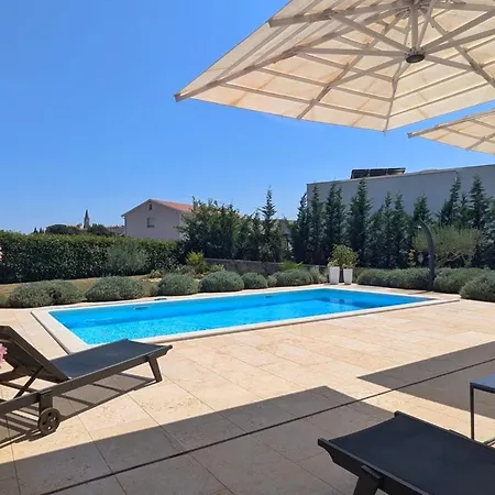 Villa Flores In Bei Rovinj Bale